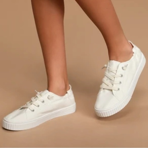 MADDEN GIRL canvas‎ tan and white sneakers size 8